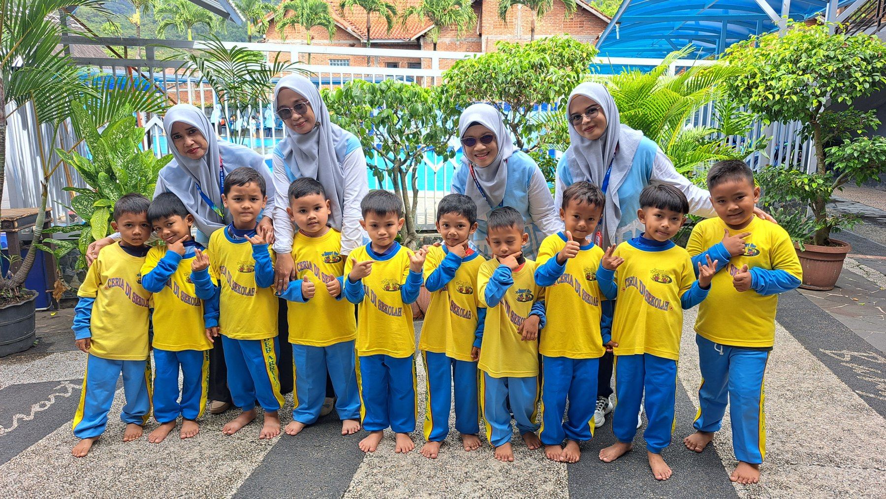 Bermain dan belajar di kolam renang — dokumentasi 1.