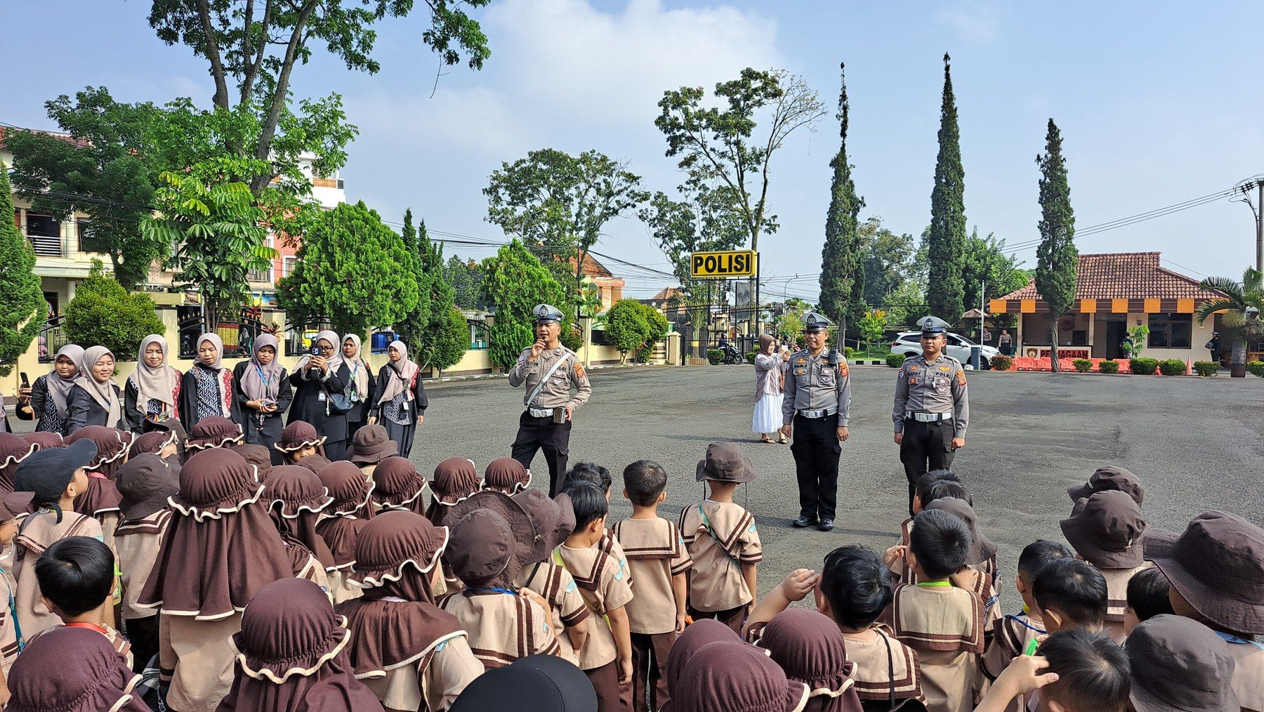 Mengenal lingkungan kepolisian — dokumentasi 3.